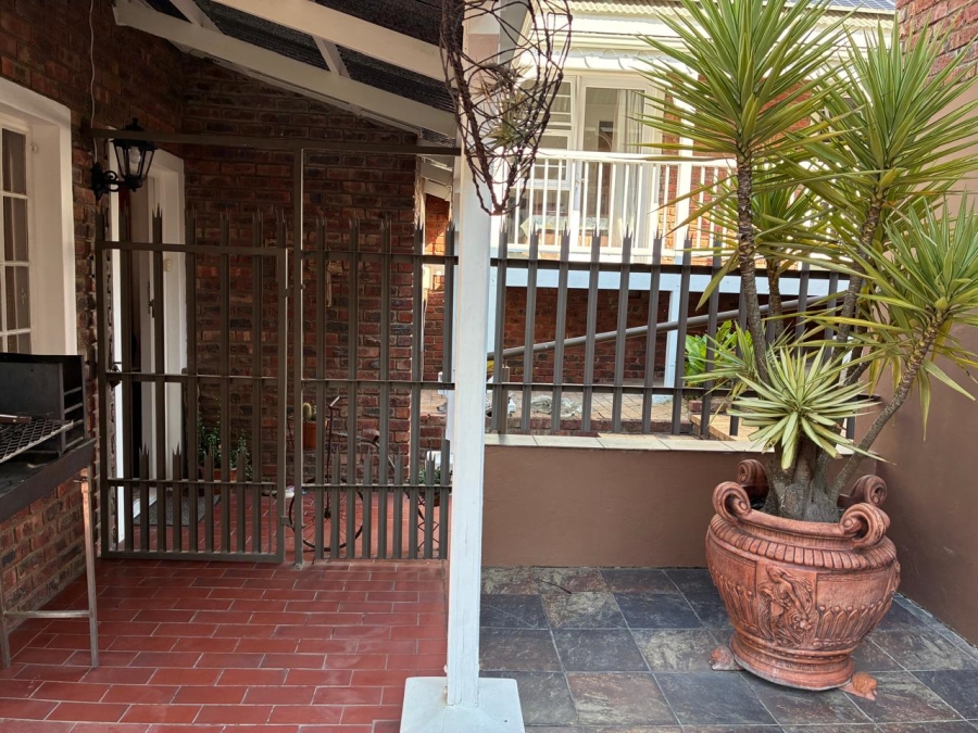 7 Bedroom Property for Sale in Heather Park Western Cape